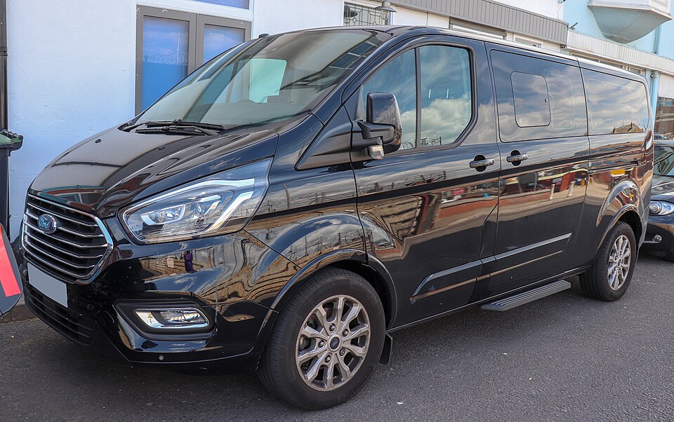 Ford Transit 9 posti a noleggio